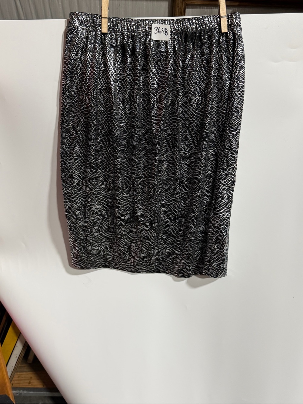 #3648-Textured Black Pencil Skirt with Elastic Waist